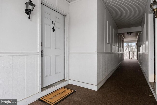 Building Photo - 98 Chambord Ct