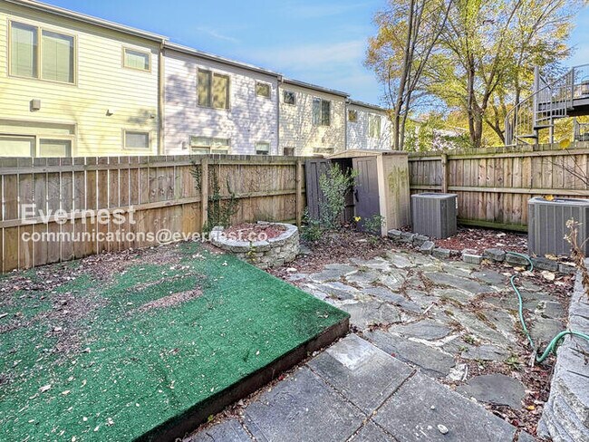 Building Photo - 2 Bed/2.5 Bath Townhome with Garage - 18 M...