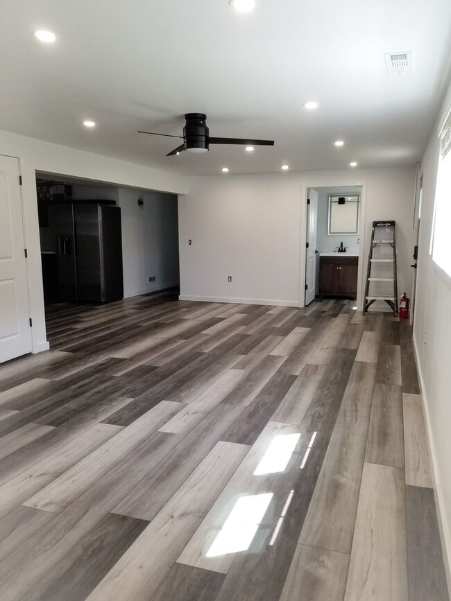 Building Photo - Olive Place Unit A & B ready for move in o...