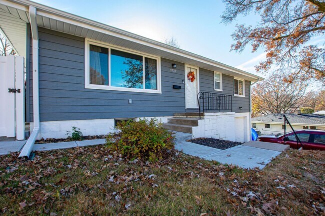 Building Photo - Beautiful 3 Bedroom / 1 Bath Home in Distr...