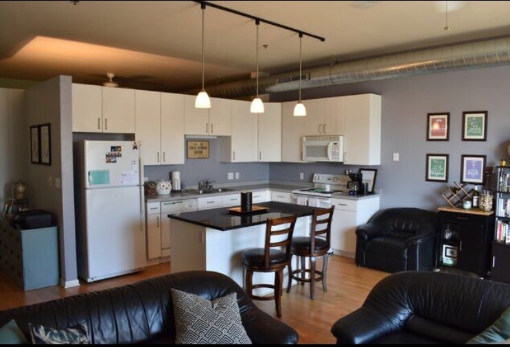 Primary Photo - 1924 N Hubbard St