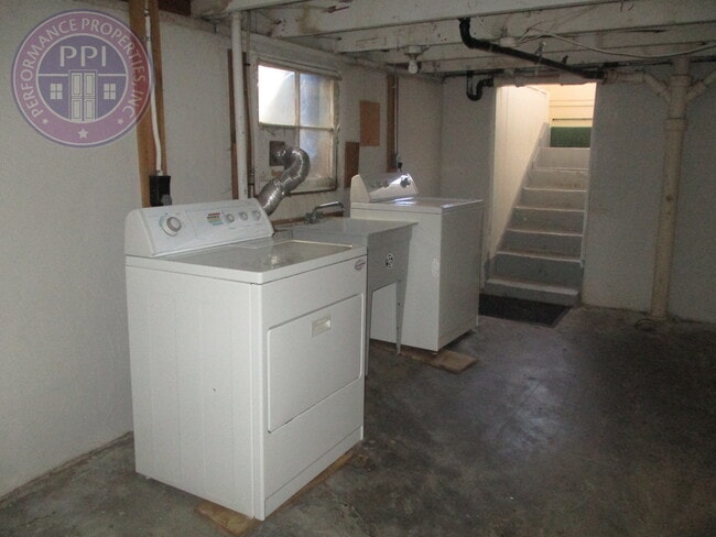 Building Photo - Prime Location - Mt. Tabor Craftsman! Covered Front Porch & Fenced Backyard