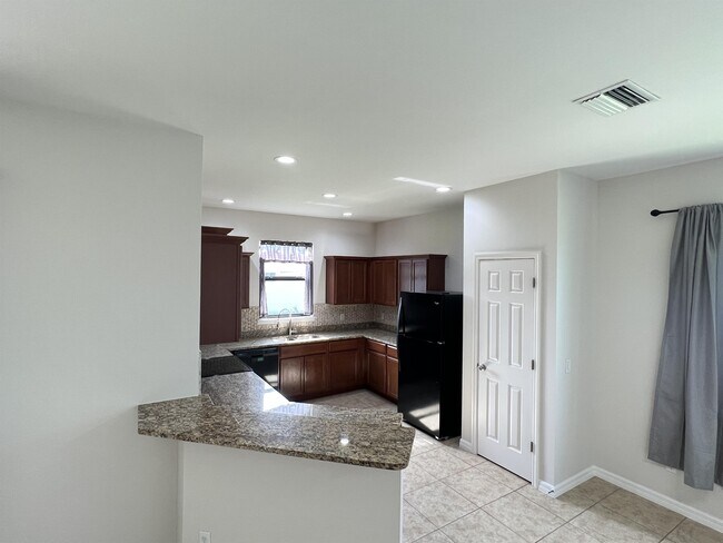 Building Photo - 511 NE 19th Pl