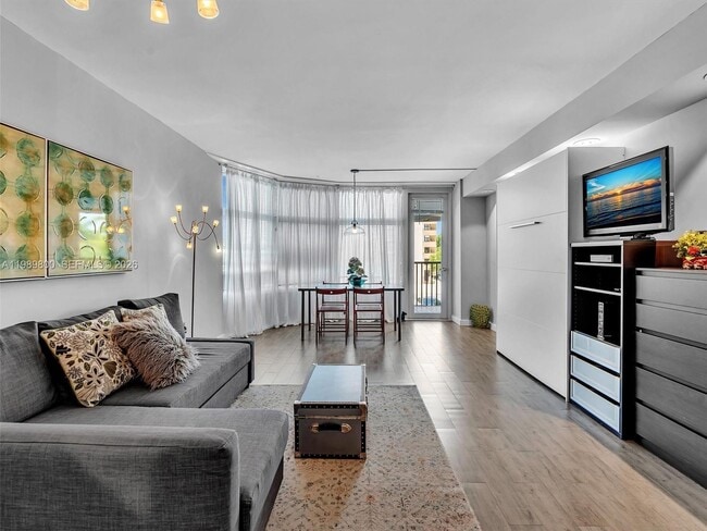 Building Photo - 3375 N Country Club Dr