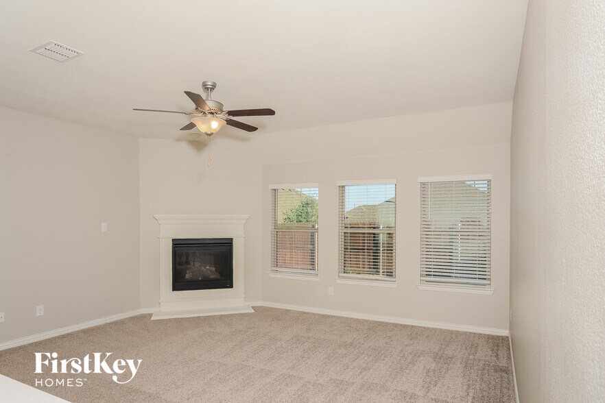 Building Photo - 905 Rosewood St