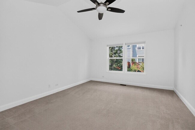 Building Photo - 207 Tanglewood Dr