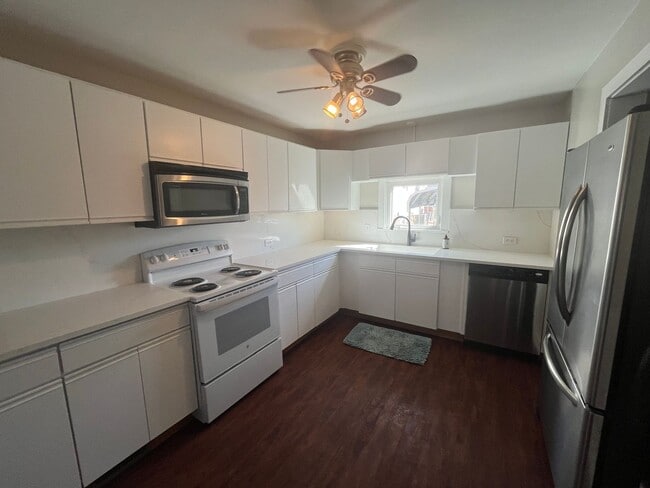 Building Photo - 3 Bedroom in Alton