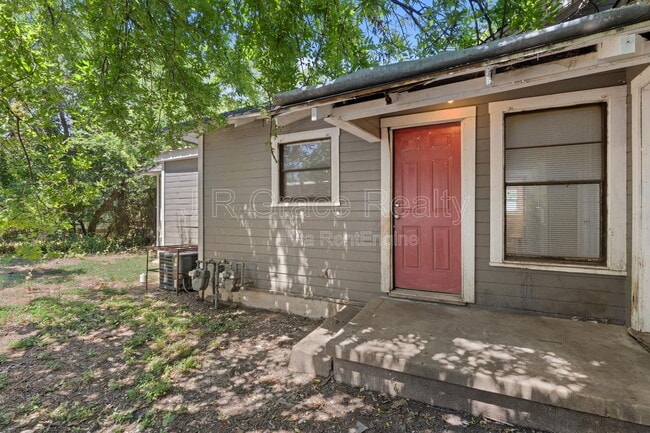 Building Photo - 1801 Reuter Ave