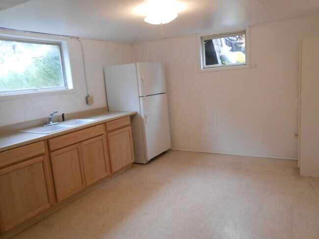 Building Photo - 080-471 Clay Triplex, Bend
