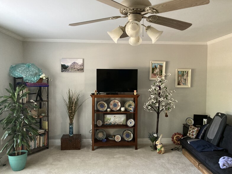 Building Photo - 231 Littleton Way