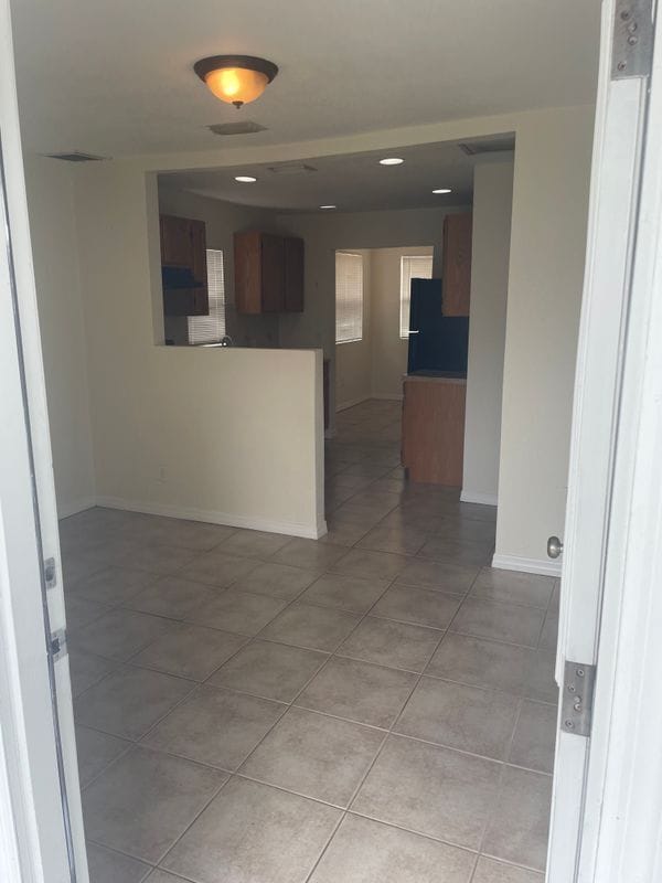 Building Photo - 6712 S Himes Ave