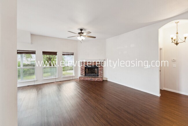 Building Photo - 1305 W Quincy St