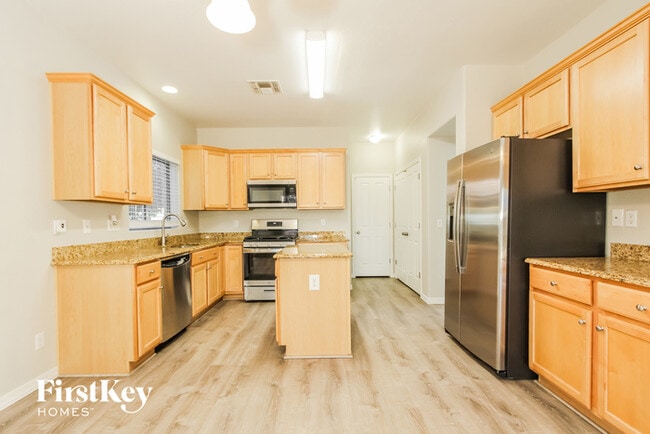 Building Photo - 11911 W Fontenelle Dr