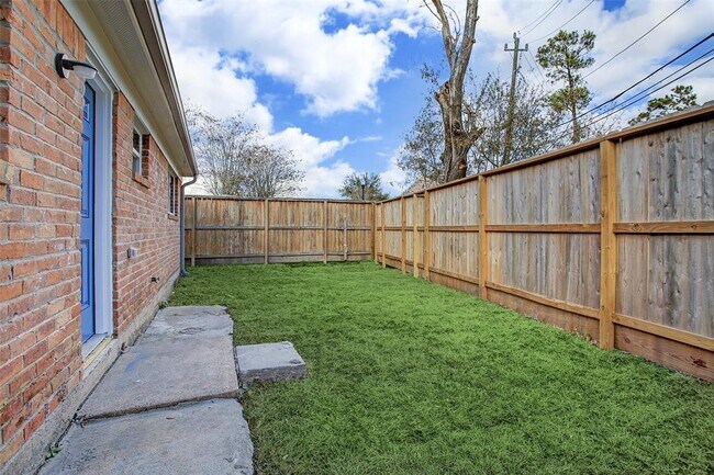 Building Photo - 10002 Neuens Rd