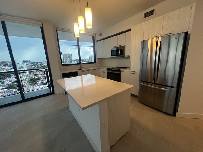 Building Photo - 132 NE 22nd St