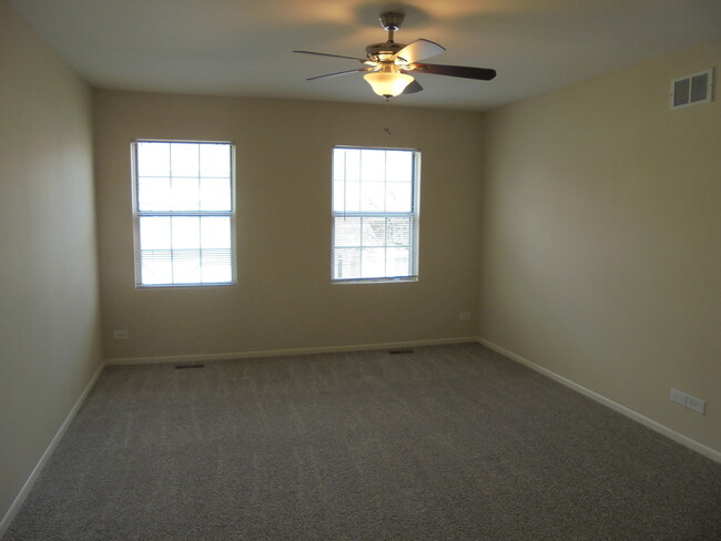 Building Photo - 302 Teak Ln