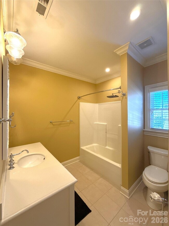 Building Photo - 1109 S Kings Dr