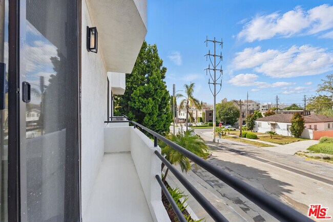 Building Photo - 1826 Overland Ave