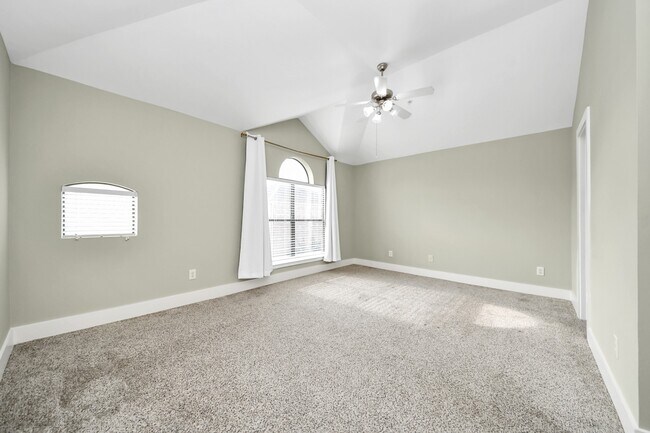 Building Photo - 8715 Meadowcroft Dr