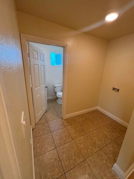 Building Photo - 1029 W 65th Pl