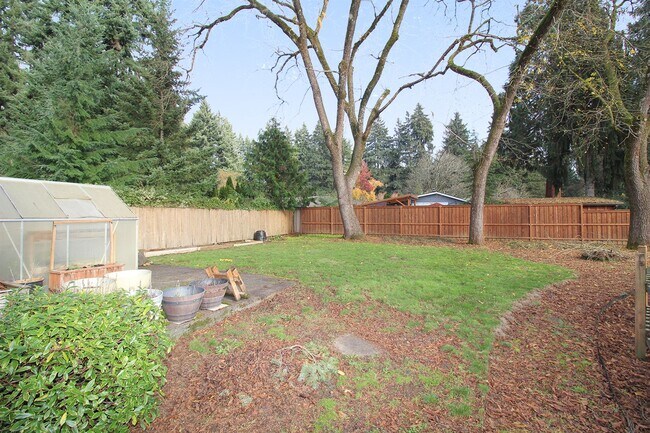 Building Photo - Gorgeous, Remodeled 3 Bed/2 Bath Mid-Century Ranch on Huge Lot – Lake Oswego!