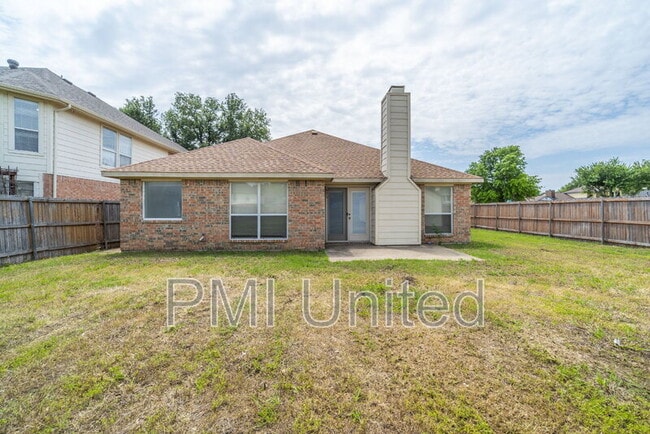 Building Photo - 2758 Red Oak Dr