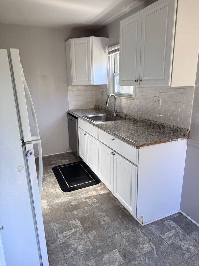 Building Photo - Spacious 3BD/2BA Home, Move-In Ready with Finished Basement