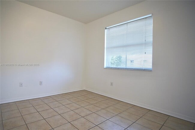 Building Photo - 6101 NW 114th Ct