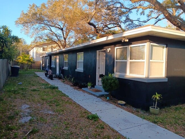 Primary Photo - 912 Lakeview Rd