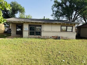 Building Photo - 402 39th St