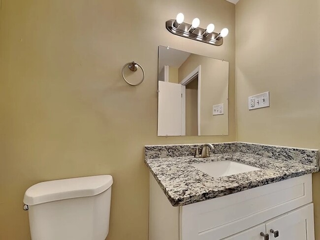 Building Photo - 429 N Harvard Ave