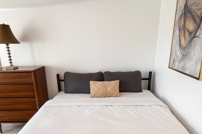 Building Photo - 607 E Euclid St