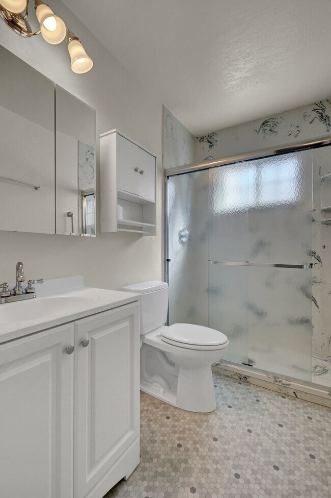 Building Photo - 3140 Van Teylingen Dr