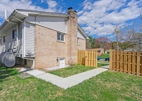 Building Photo - 2605 Redmiles Dr