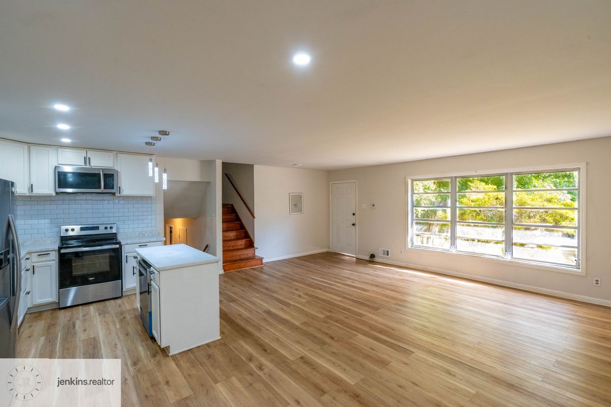 Building Photo - 2644 Preston Dr