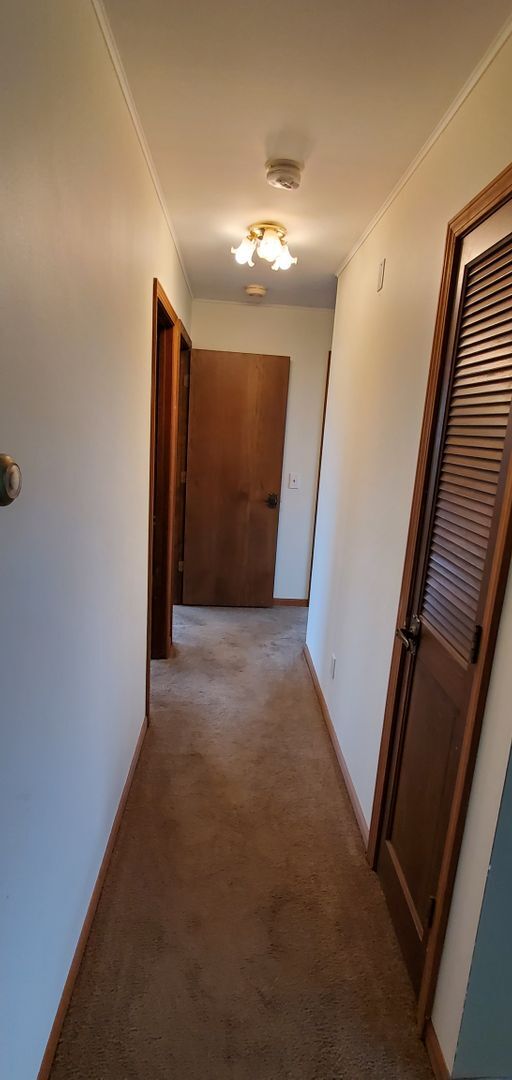 Building Photo - LARGE HOME WITH BEAUTIFUL VIEWS OF BOTH GRAND TRAVERSE BAYS