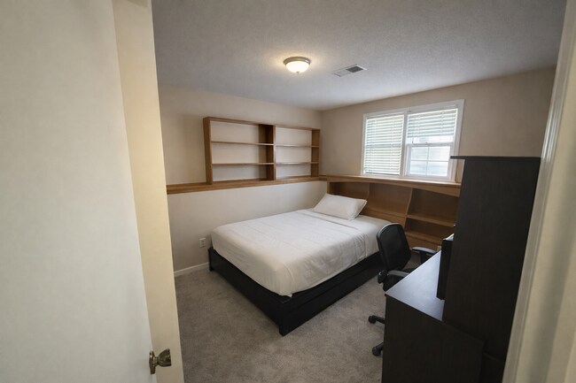 Building Photo - 4 Bed Lenexa Home w/ Finished Basement, Solar, 3 Car Garage and Fenced Yard!!