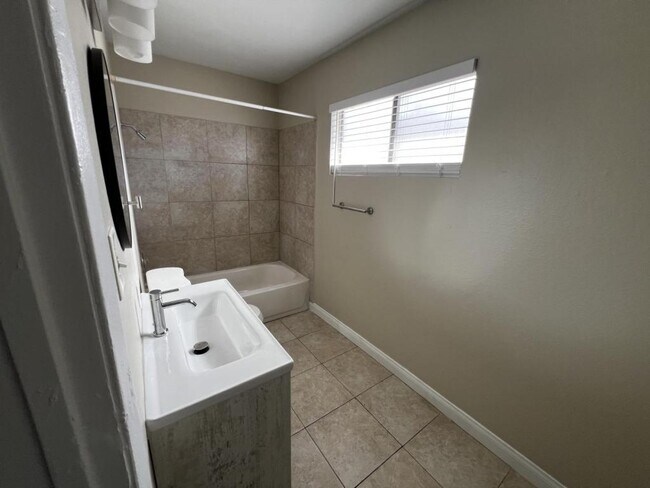 Building Photo - 6941 Appleton Dr