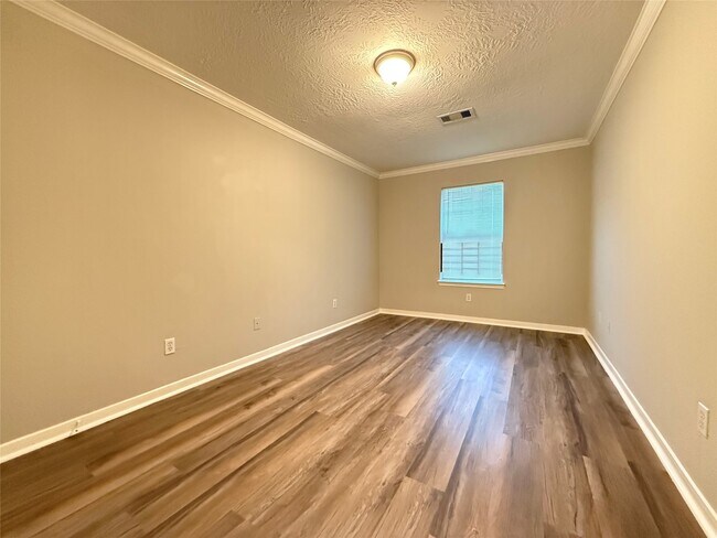 Building Photo - 4402 Larkspur St