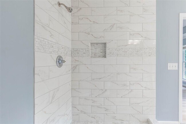 Building Photo - 9300 Greythorne Way