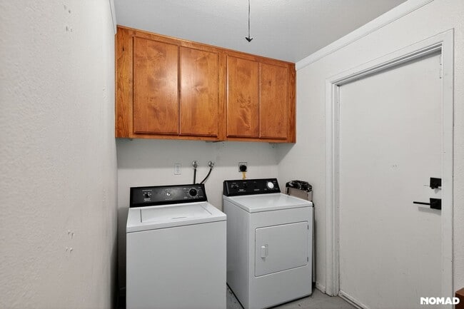 Building Photo - 3029 W Shaw Butte Dr