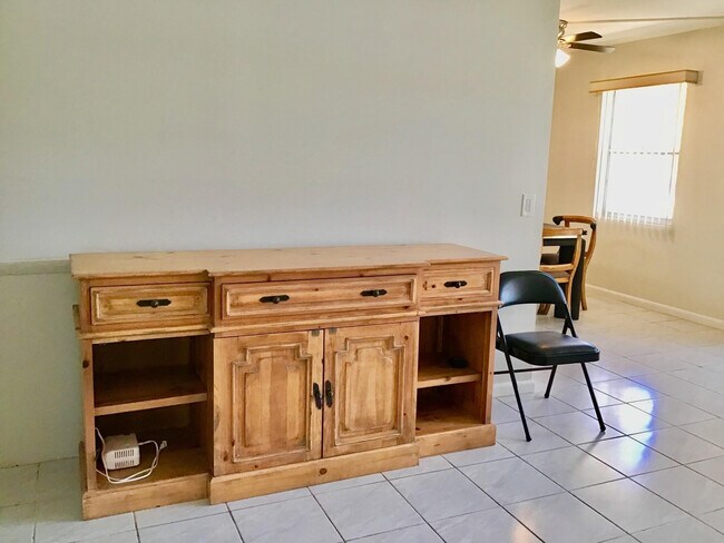 Building Photo - 1004 Newcastle A