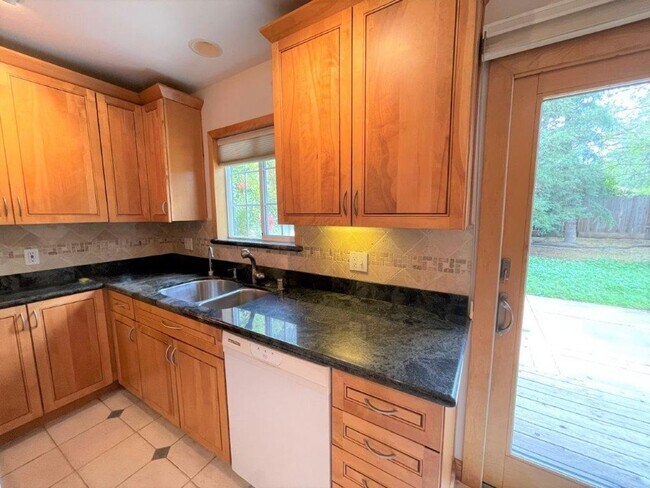 Building Photo - Concord! Beautiful fully remodeled 3 bedro...