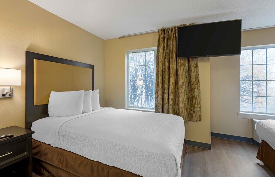 Building Photo - Furnished Studio-St. Louis - Airport - Central