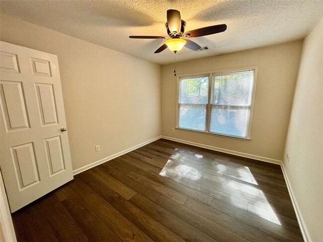 Building Photo - 10920 Glenbarr Dr