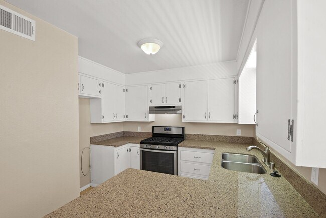 Building Photo - 129 N Cabrillo Ave
