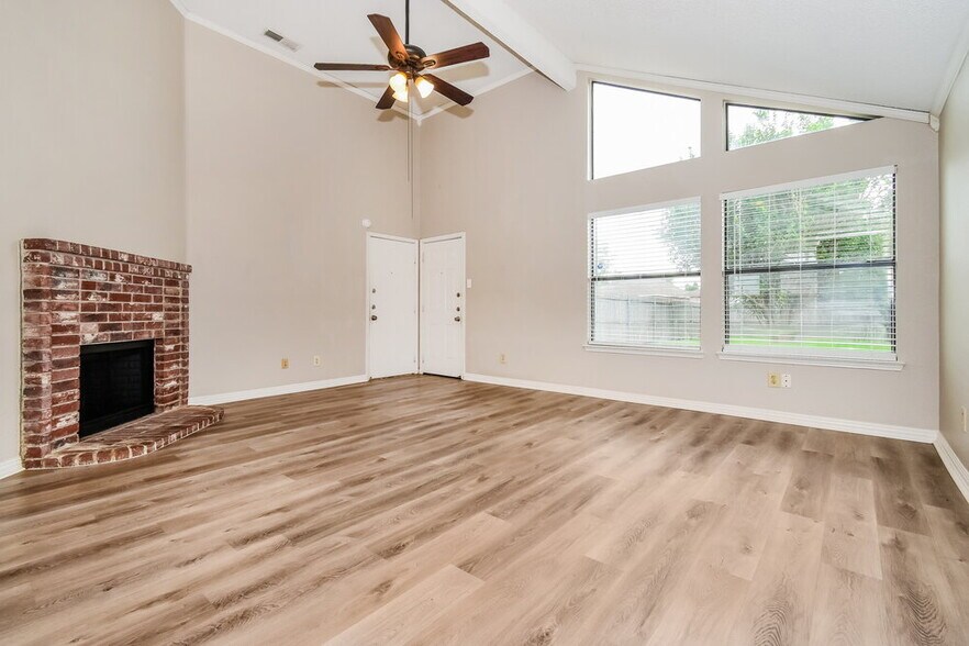 Building Photo - 1411 Sandalwood Dr