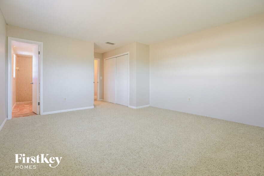 Building Photo - 63 Rotonda Cir