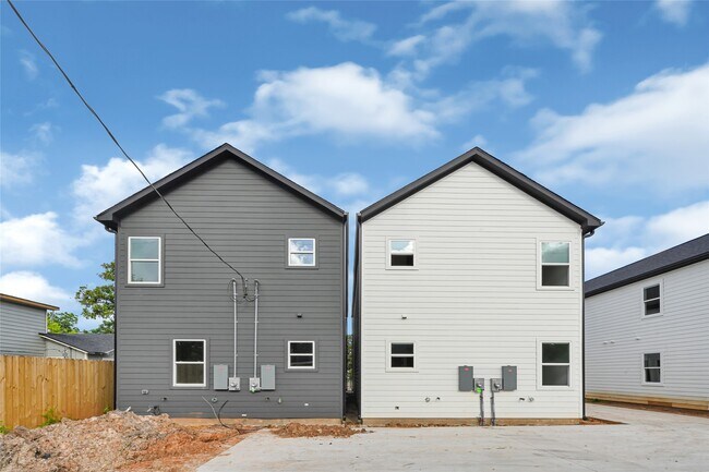 Building Photo - 418 Clinton Park St