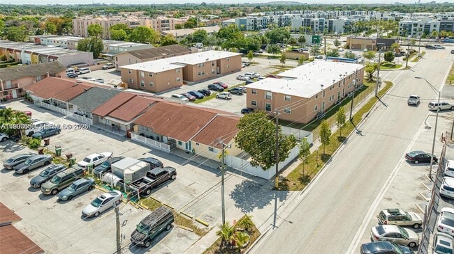 Building Photo - 330 W 74th Pl